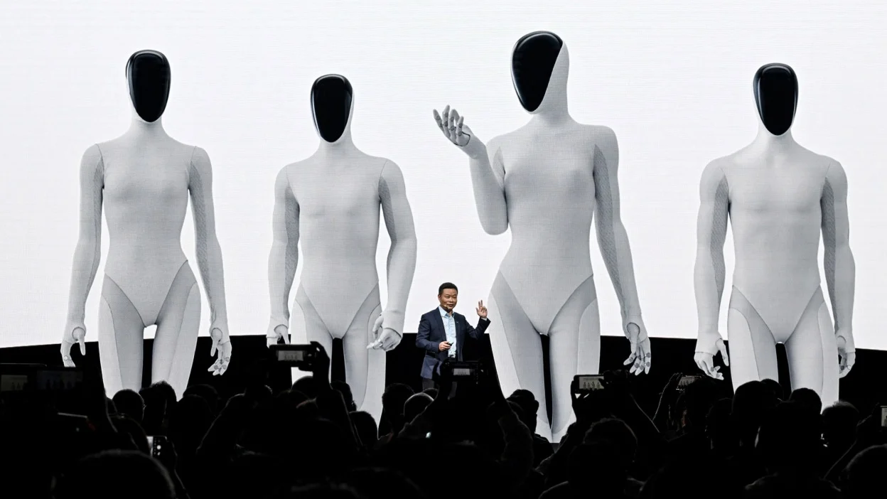 Çin Xpeng insanabənzər robot IRON-u təqdim etdi – Gələcəyin texnologiyası!